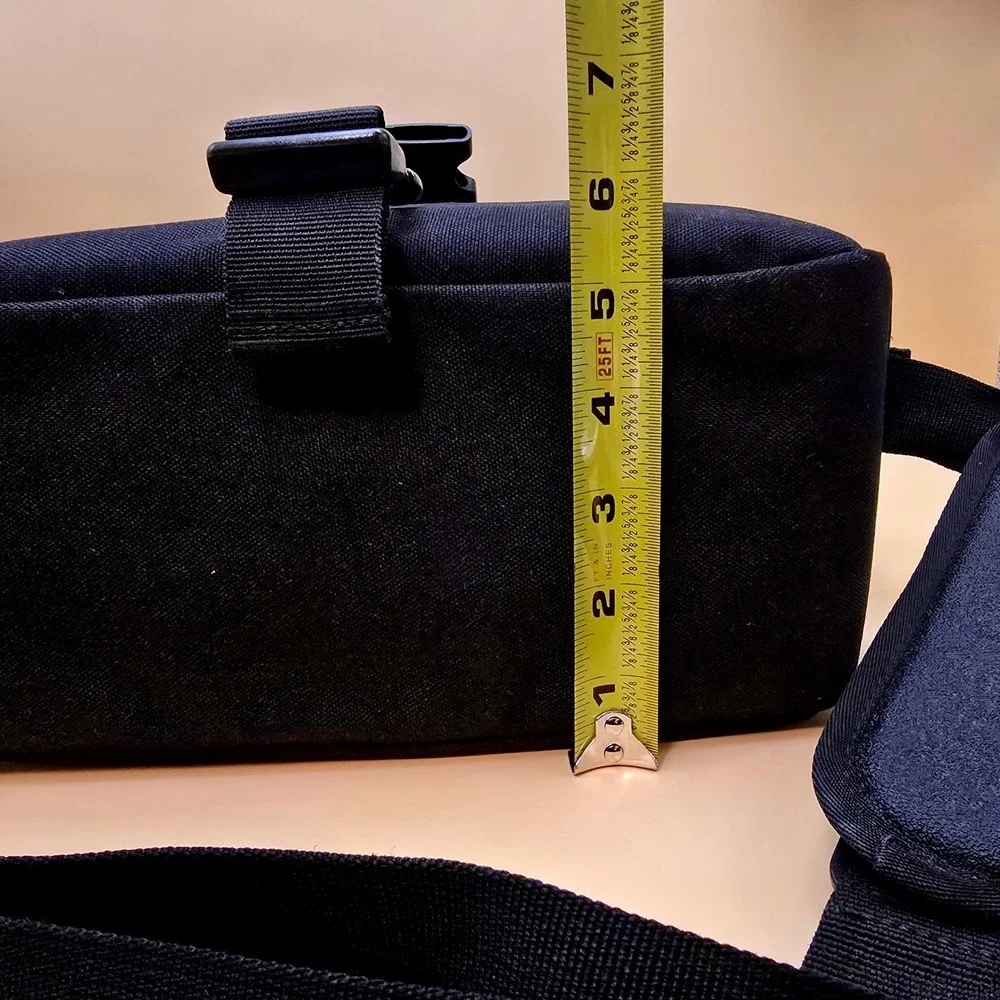Canon camera shoulder